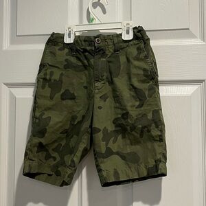 💙Crewcuts Camo Green Boys Shorts